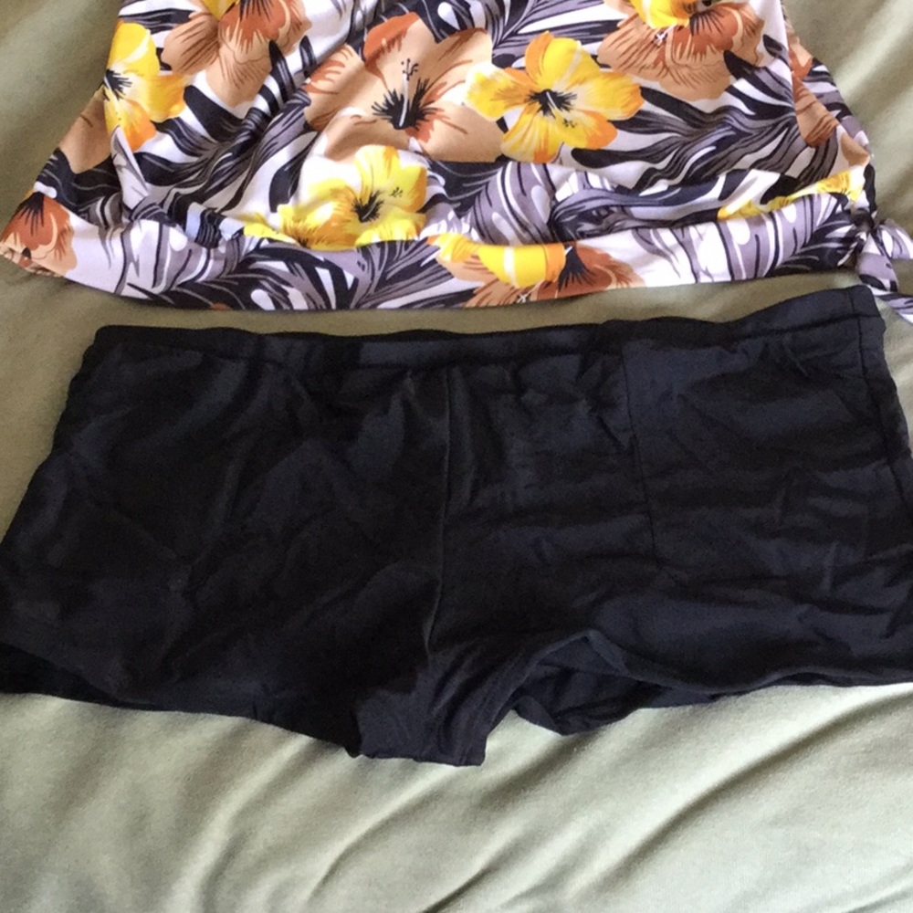Swimsuit - Picture 2 of 3